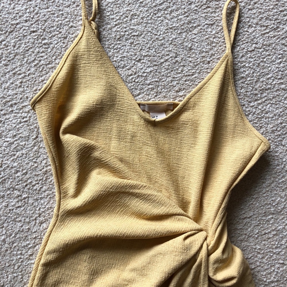 H&M Trend SLEEVELESS SCRUNCH STRETCH FITTED Wrap V Neck Yellow DRESS - Picture 6 of 12